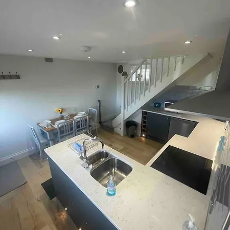 Delightful Detached 2 Bedroom