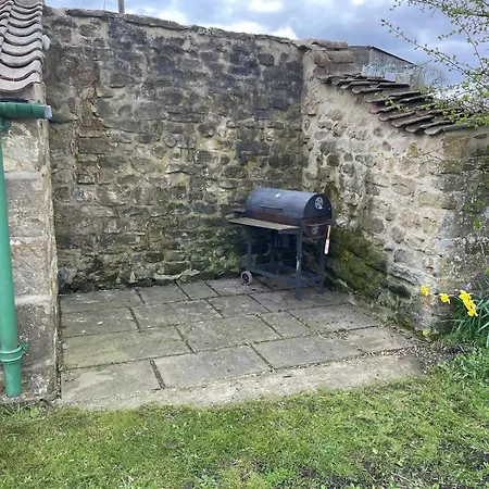 Delightful Detached 2 Bedroom *
